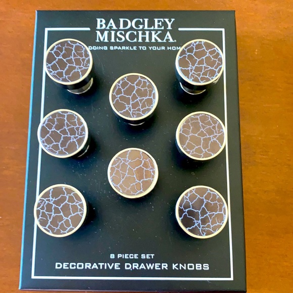 BM Drawer knobs.